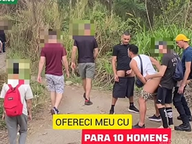 LEVEI 2 AMIGOS HÉTEROS PARA FODER MEU CU EM PÚBLICO, ONDE HOMENS COSTUMAM FAZER CAMINHADA. ENQUANTO CADA UM SE RESERVA PARA COMER MEU CU, UMA PLATEIA DE HOMENS OBSERVA E SE MASTURBAL. asian gay sex blow project videos