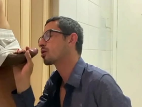 Na hora do tesão, rasguei a roupa do passivo e ele foi embora de cueca sex videos asian gay sites com