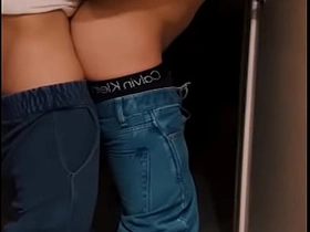 Me toma por sorpresa y me folla en el baño a escondidas asian gay sex videos 2024