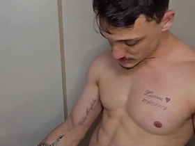 DANDO O CUZINHO COM AS PERNAS ARREGANHADAS gay to gay asian sex videos