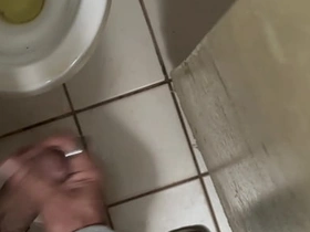 Punheta do banheiro público asian gay sex videos young