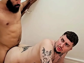 Papai não se aguentou de tesão e já me fudeu na escada (COMPLETO Thimbleful RED) asian gay gay sex videos