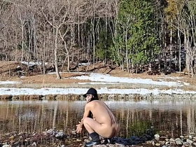 雪解けが始まった渓流で全裸散歩 asian gay boyes intercourse videos