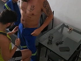 TECNICO VEIO OLHAR MINHA INTERNET E ME SOCOU O CABO. asian gay uncles sex videos