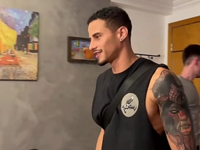 ME CONTRATARAM PRA DAR AULAS PARTICULARES MAS ACABEI COMENDO MEUS ALUNOS. asian gay sex all videos