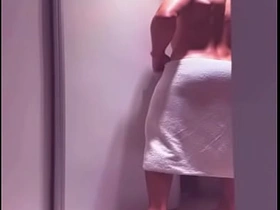 Encuentro a mi mejor amigo borrache en la ducha y le ayudo a descargar sus penas free strife = 'wife' asian gay sex videos