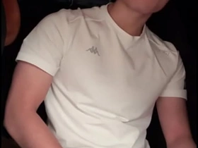 直男露脸展示自己的大鸡巴 asian careless school boys mating videos