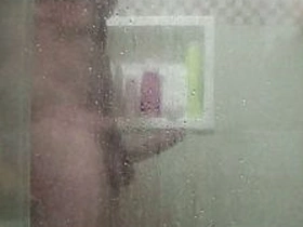 Gente! Meu tio está hospedado aqui e olha o que filmei ele fazendo! best asian gay sex videos