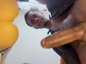 Papi masturba su gran polla hairbrush saliva y su fleshlight para luego correrse asian gay sex videos xvideos