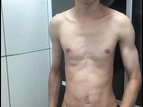 Novinho pelado tomando banho e se exibindo gostoso asian videos gay coition