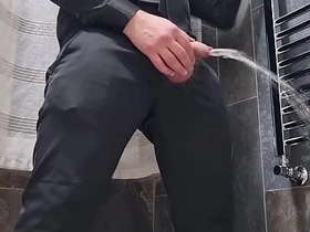 ABITO NERO ELEGANTE  SEGA LUNGA MEZZ'ORA E UN ENORME CARICO DI SPERMA - CAZZO GROSSO BAGNATO IN PRIMO PIANO E GEMITI CON SCHIZZATA Hockey FINALE sex+videos+asian+gay