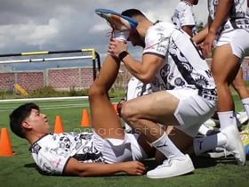 Mi primera Orgia a pelo con mis amigos de futbol después del entrenamiento gay sex videos asian mms