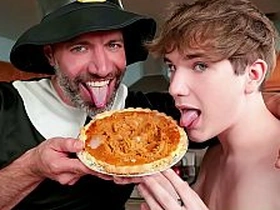 Caught My Stepdad Fucking My Thanksgiving Pie asian gay coition videos full