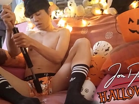Halloween Jon Arteen pumps up balloons and ends up pumping his cock until he ejaculates his cum all about yield himself Ahegao asian well-pleased sex videos with hindi audio